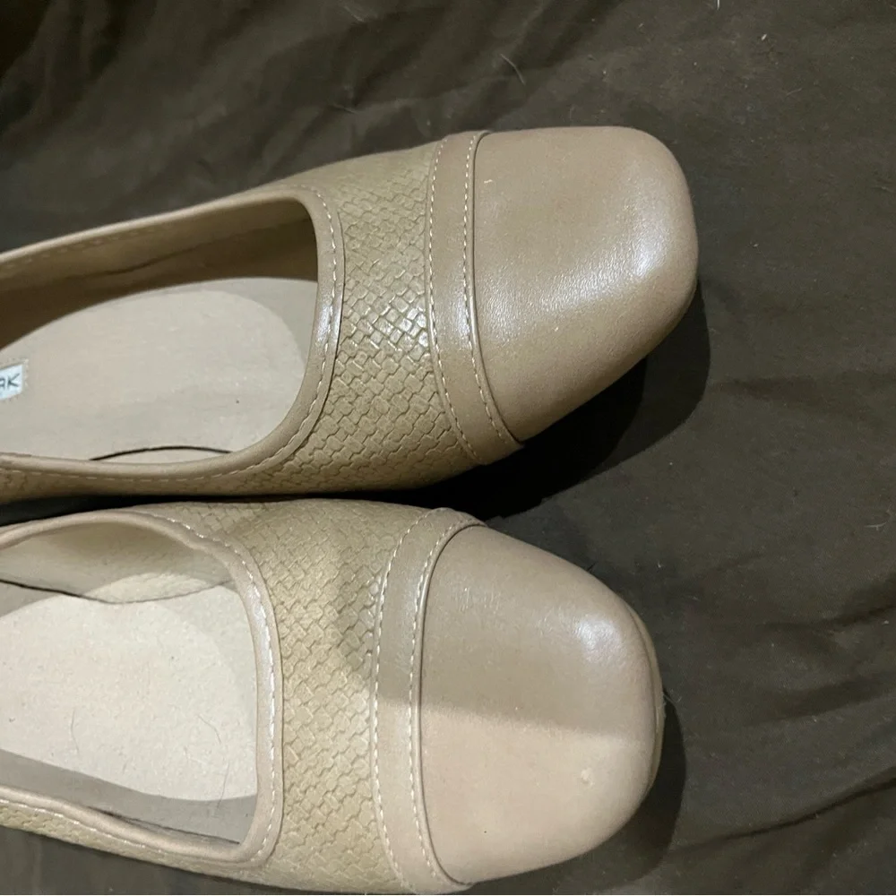 Stuff bundle - Tory Burch Cream Perforated Tote - Picture 4 of 16